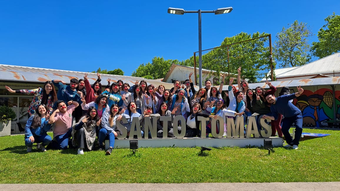 DFI junto al Área Educación IPCFT Realizan Taller de Clown para Motivar a Tomasinos y Tomasinas al Voluntariado