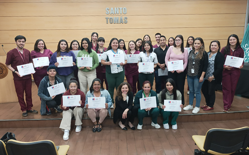 Seremi de Salud e Injuv Valparaíso entregan certificación a estudiantes que se capacitaron en apoyo al diagnóstico de VIH y toma de test rápido