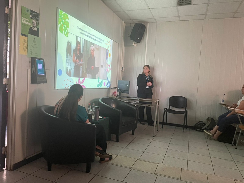 Tomasinos de Puente Alto participaron de conversatorio sobre humanización en salud