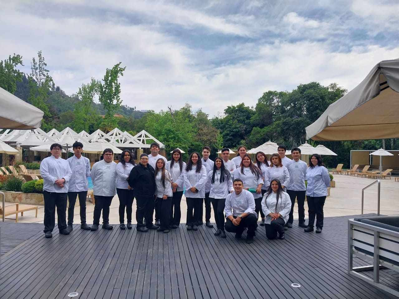 Alumnos de gastronomía CFT Santo Tomás Los Ángeles realizan gira académica a Santiago