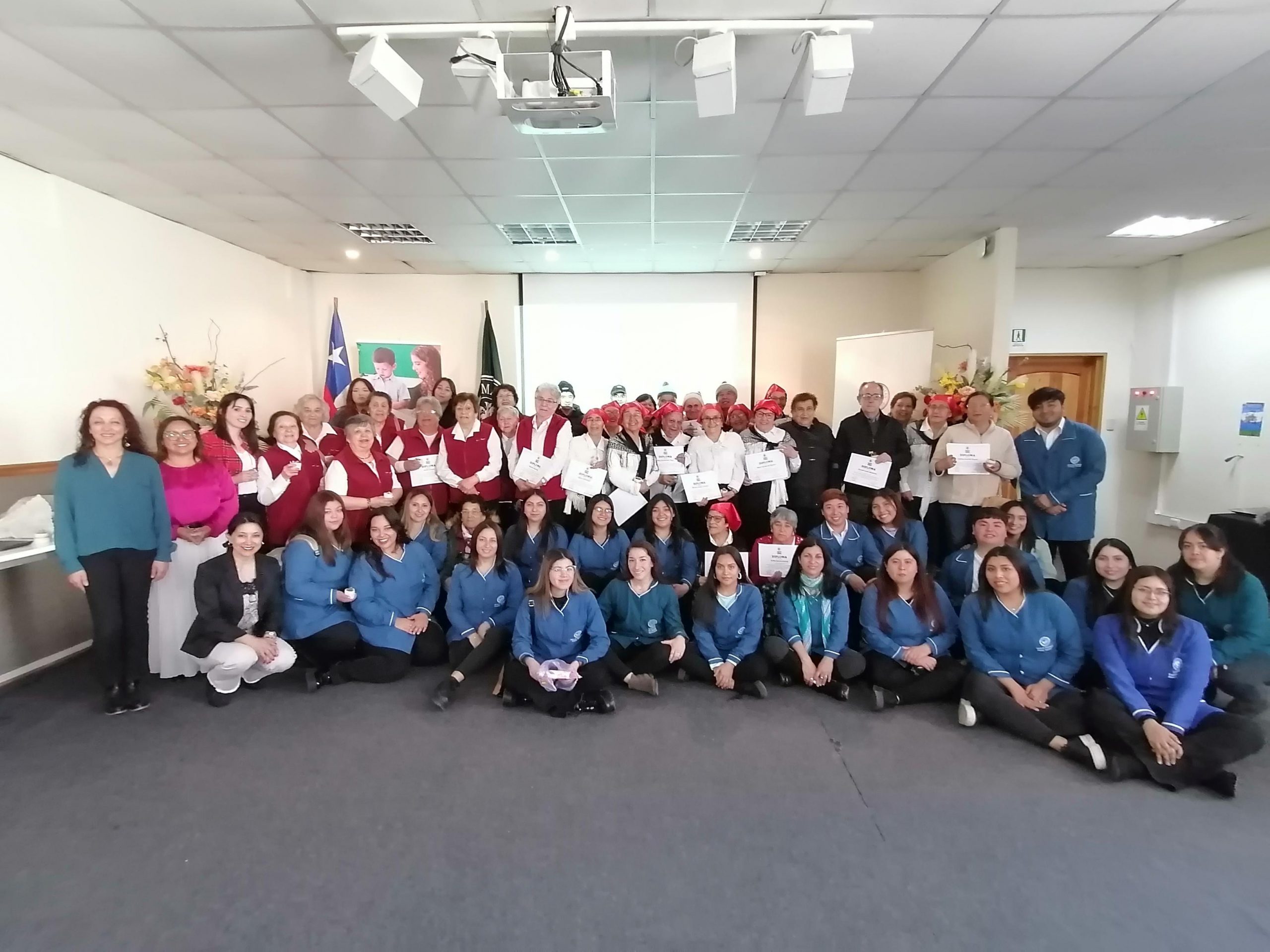 Con una ceremonia carrera de Psicopedagogía culminó iniciativa con adultos mayores de Francke y Bernardo O`Higgins