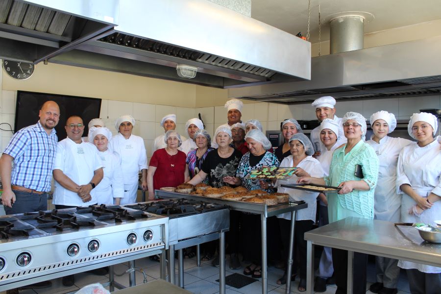 Vecinos de la Población Vicente Pérez  Rosales se capacitaron en elaboración de alimentos saludables para Navidad