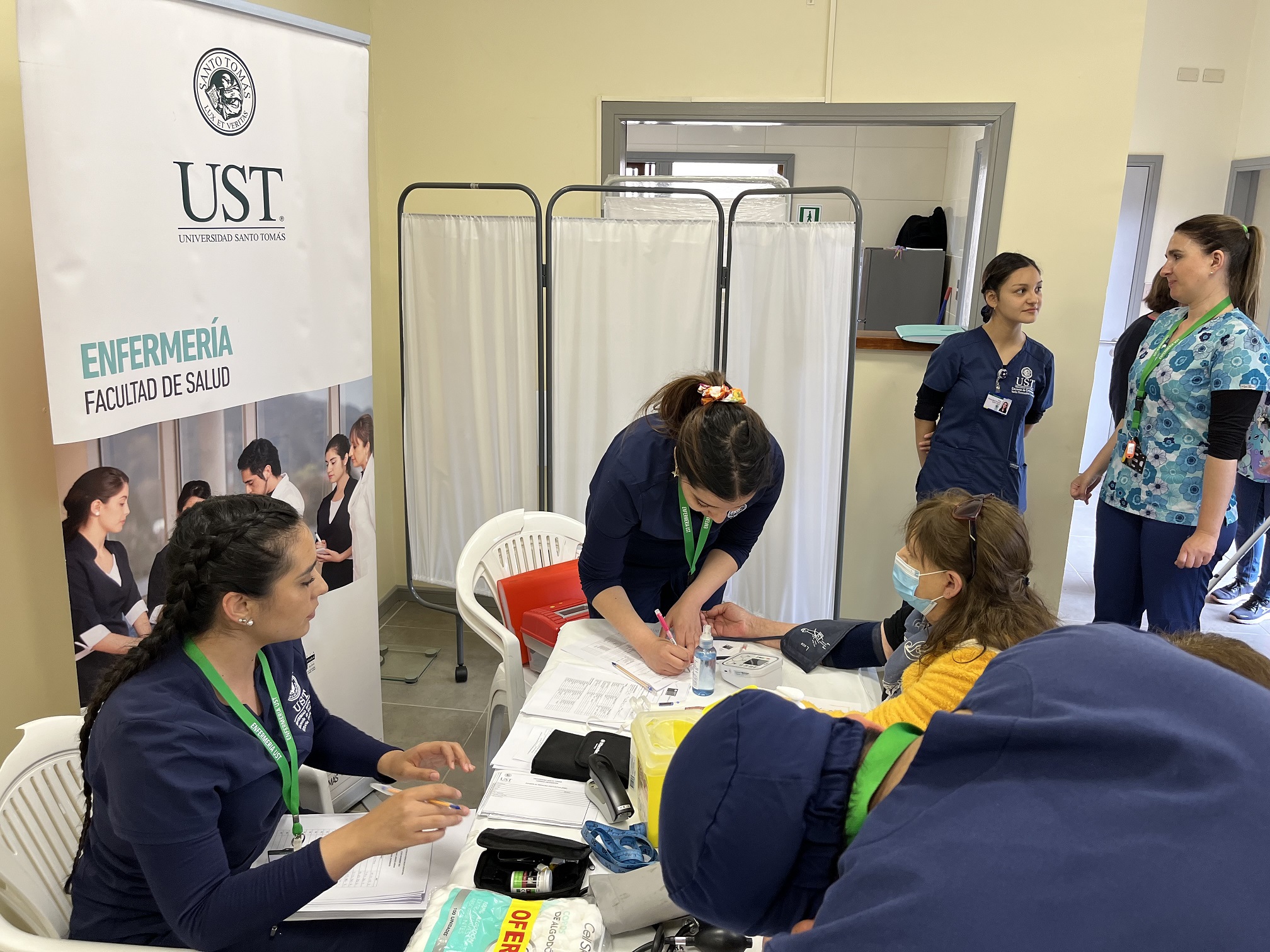 Estudiantes de Facultad de Salud de UST Concepción desarrollaron operativos comunitarios gratuitos