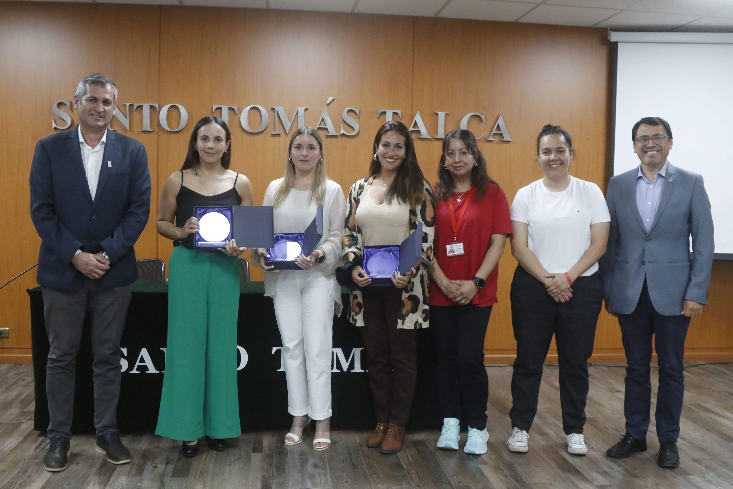 Expertas exponen la relevancia del envejecimiento activo a estudiantes de Santo Tomás Talca