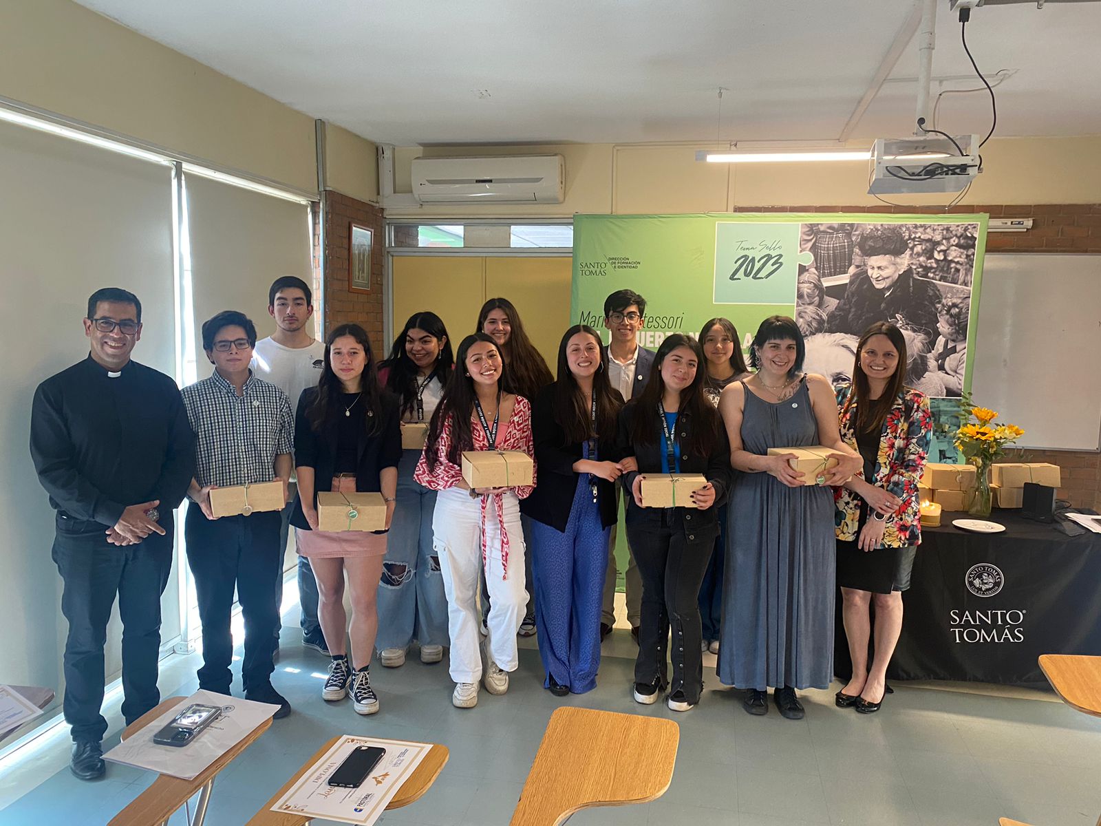 PASTORAL SANTO TOMÁS LOS ÁNGELES REALIZA INVESTIDURA VOLUNTARIOS PARA ACCIÓN SOCIAL