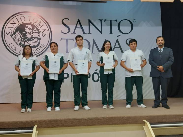 Estudiantes del área de Salud de Santo Tomás Copiapó recibieron sus certificados nivel intermedio