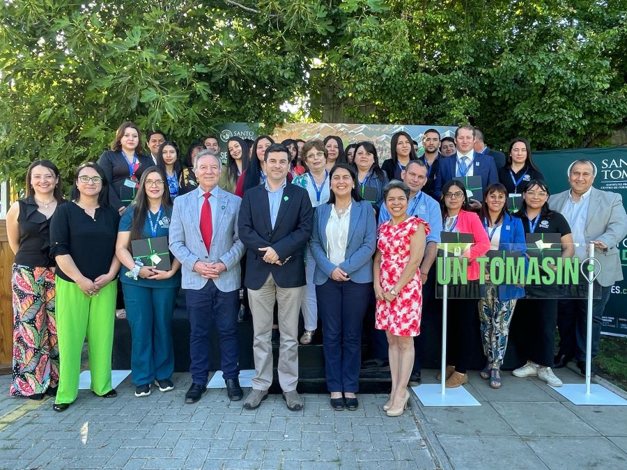 Colaboradores titulados en Santo Tomás fueron reconocidos