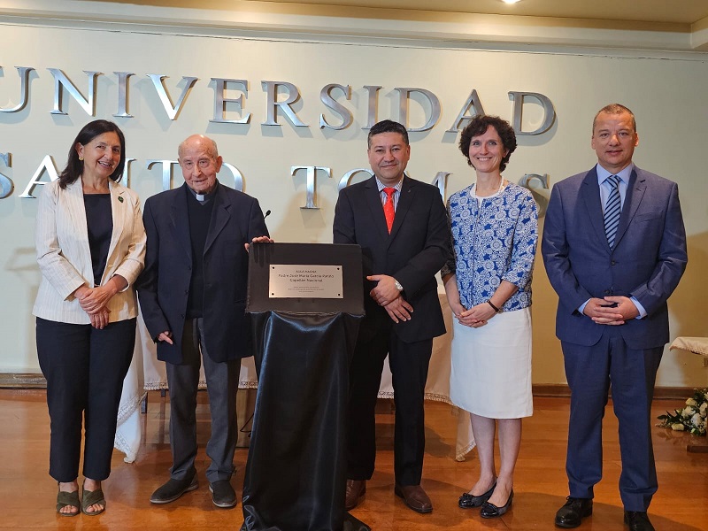 Padre José García Patiño recibió emotivo reconocimiento en la Misa de Navidad 2023