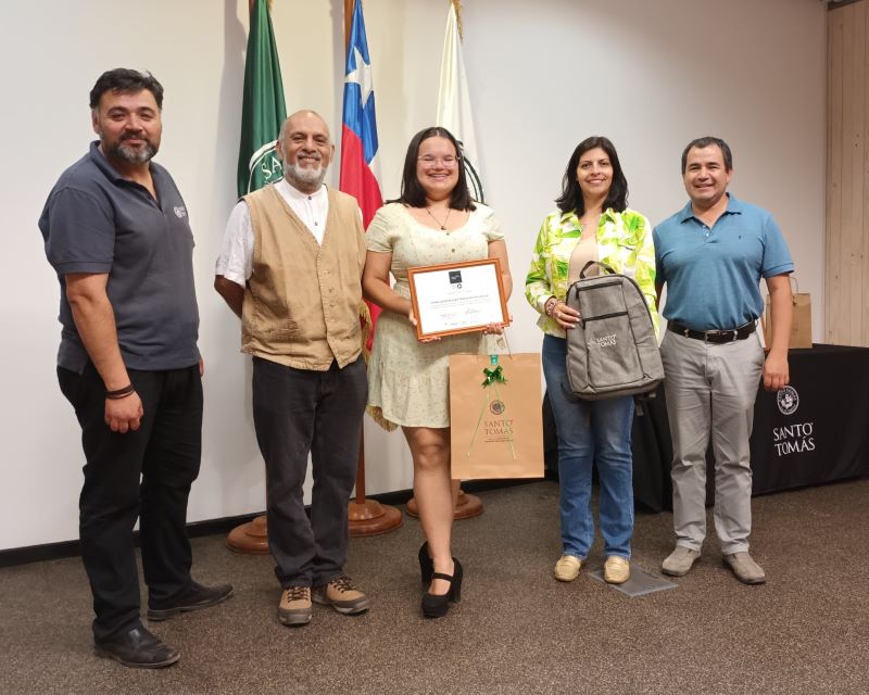 Estudiantes ovallinos fueron premiados por su participación en taller de inglés “Pitch your self”