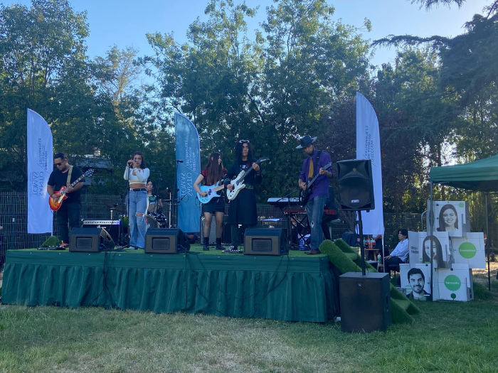 Escuela de Rock de Puente Alto hizo vibrar a estudiantes Tomasinos