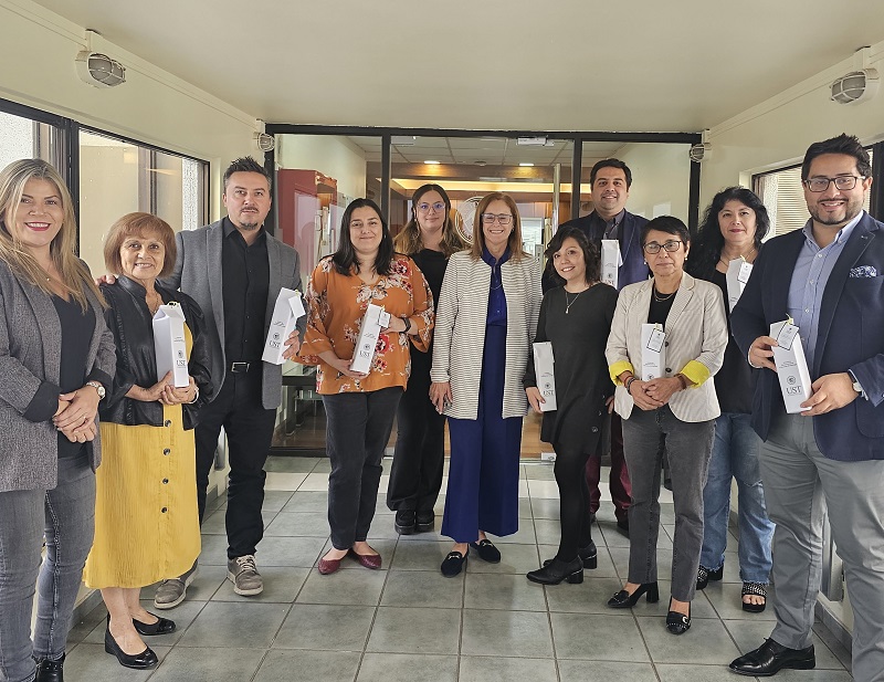 Autoridades UST Santiago realizan encuentro con voceros de distintas carreras que destacaron en prensa durante 2023