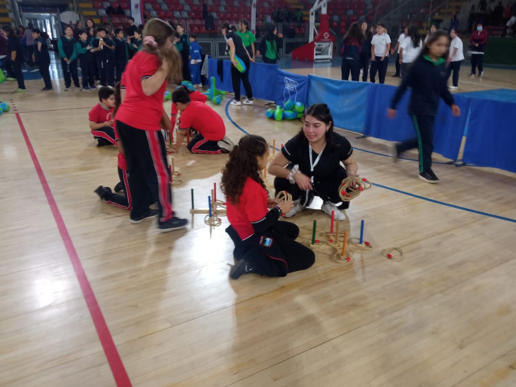 Carrera de Preparador Físico Pone en Movimiento a Niños, Niñas y Jóvenes en el Día de la Actividad Física