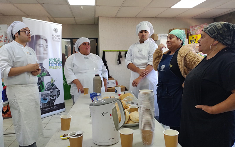 Estudiantes de Gastronomía Internacional y Tradicional Chilena se suman a cocina solidaria en Villa Independencia de Viña del Mar