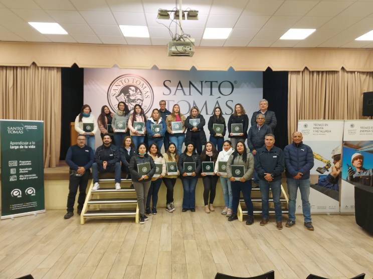 20 mujeres de la Provincia participan en Programa de Aprendices Operación CAEX de CMP, ejecutado por el Centro Entrenamiento Minero de Santo Tomás Copiapó