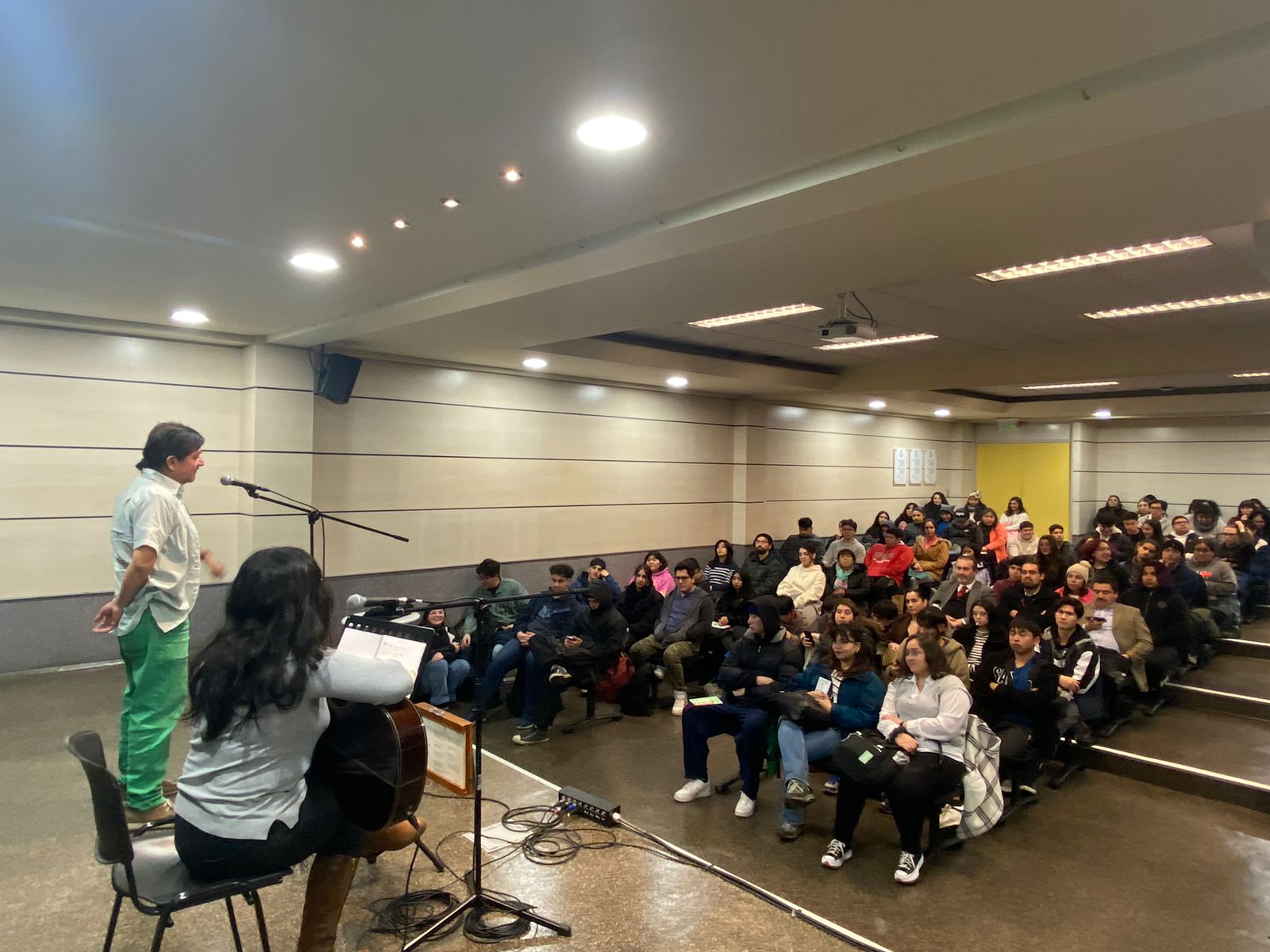 Santo Tomás Temuco conmemora el Día del Libro junto a Compañía Cuentos Mestizos