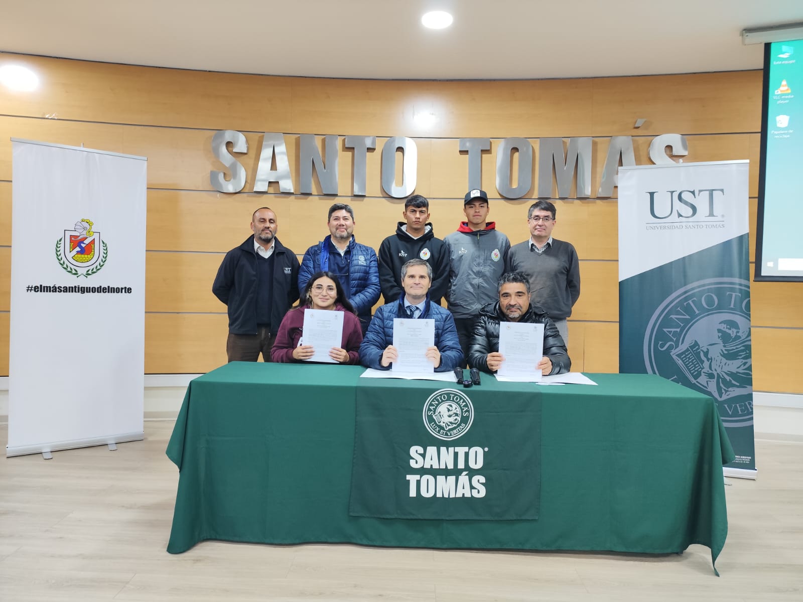 Santo Tomás y C.D. La Serena firman acuerdo que beneficiará a los deportistas de la rama femenina, cadetes y primer equipo del club