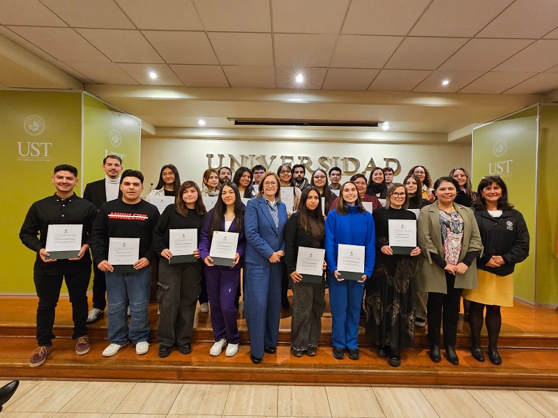 Ceremonia de Entrega de Beca Excelencia Académica 2024: "Es lindo ver gente feliz porque su esfuerzo es reconocido"