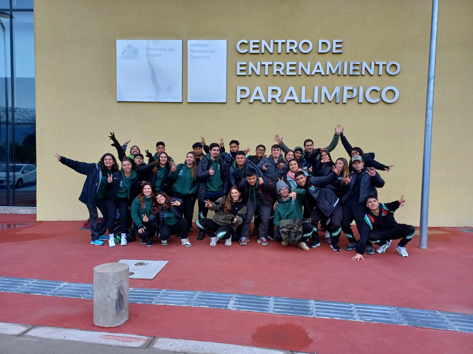 Carrera de Pedagogía en Educación Física reúne a sus estudiantes de La Serena y Santiago en visita al Centro de Entrenamiento Paralímpico nacional