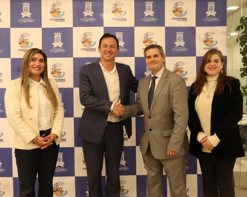 Reunión de coordinación de trabajos voluntarios de invierno 2024 de Santo Tomás se realiza con alcalde de Coquimbo