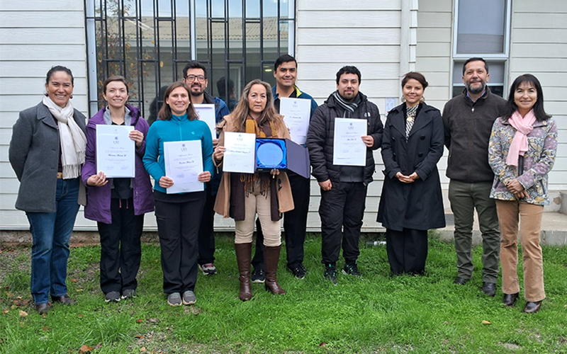Facultad entrega reconocimiento a Hospital Veterinario Santo Tomás Viña del Mar por su labor tras el incendio de febrero