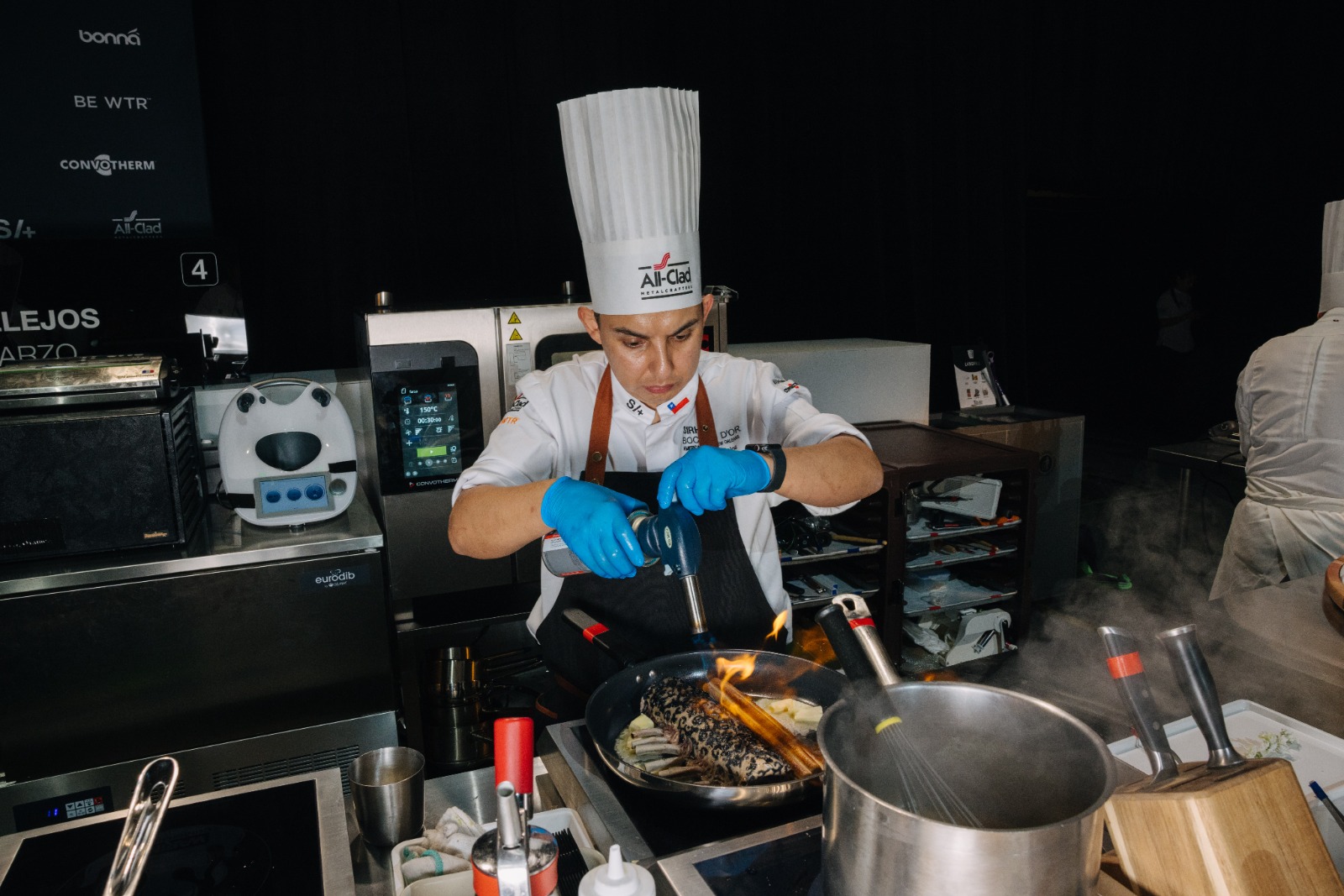 Egresado de CFT Santo Tomás Temuco participará en la final del Mundial de Gastronomía en Francia