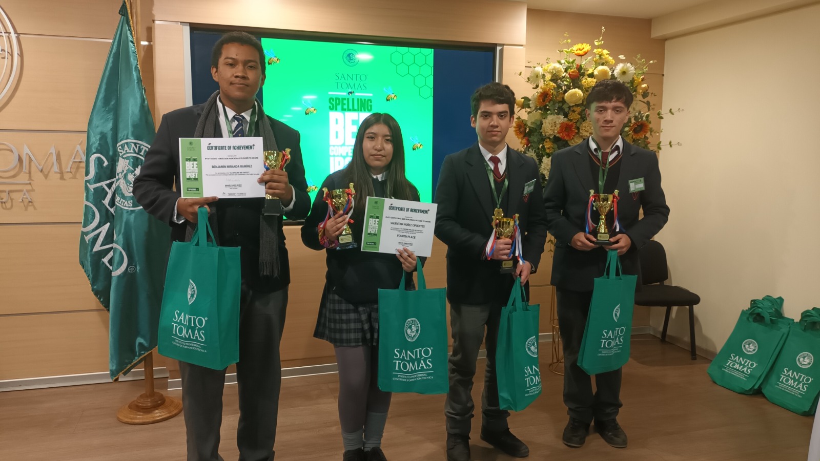 Olivar y Santa Cruz se llevaron los primeros puestos en el Spelling Bee de Santo Tomás