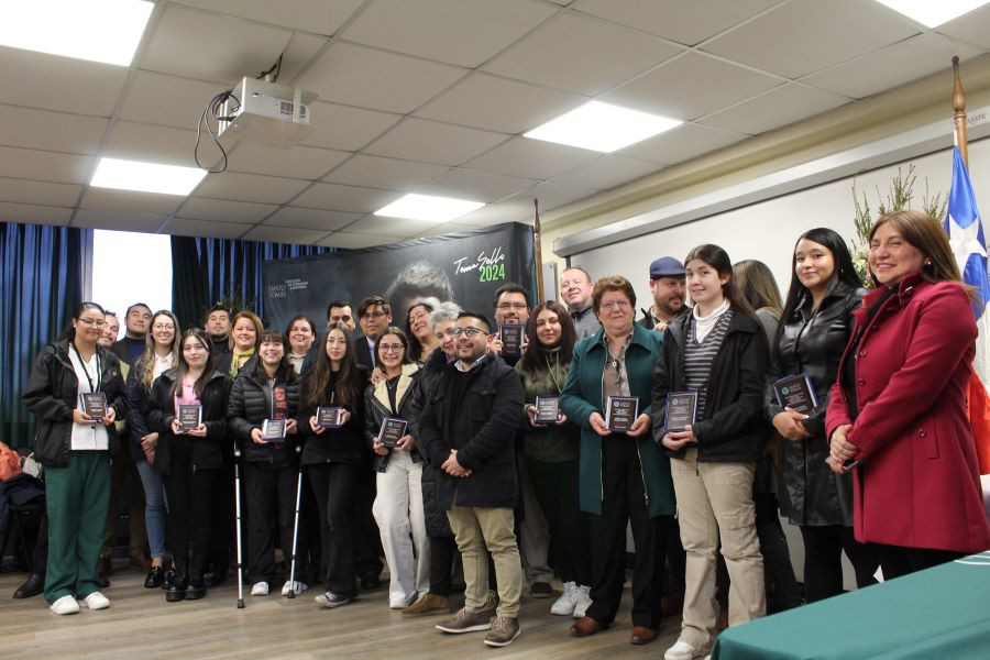 Instituciones Santo Tomás reconocen a 17 Estudiantes Sello 2024 inspirados en Marie Curie
