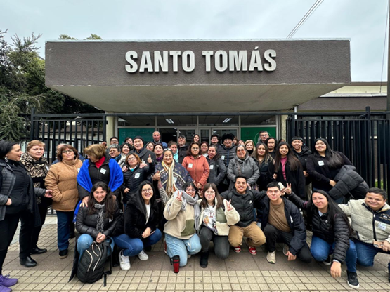 Estudiantes de Santo Tomás capacitan a dirigentes sociales de Osorno en formulación de proyectos