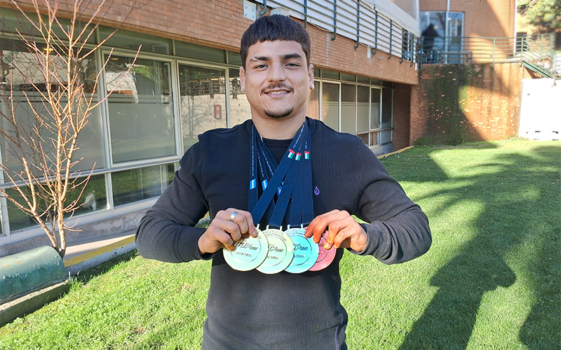 Estudiante de Preparador Físico de Santo Tomás Viña del Mar gana cuatro medallas en competencia internacional de jiu-jitsu en Argentina