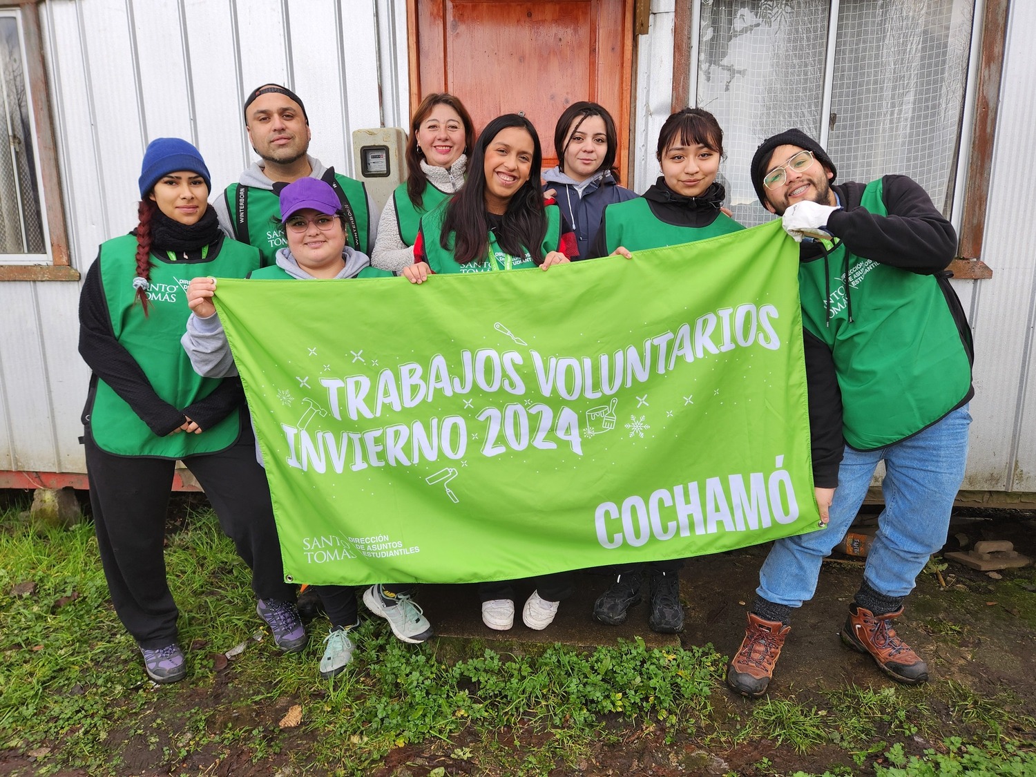 Trabajos Voluntarios de Invierno: Estudiantes tomasinos de Puerto Montt llevaron el sello Santo Tomás hasta Cochamó