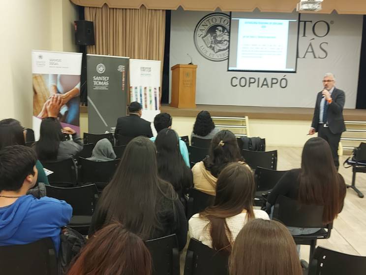 Estudiantes de Servicio Social de Santo Tomás Copiapó se informaron sobre el proyecto inocentes de la Defensoría Regional