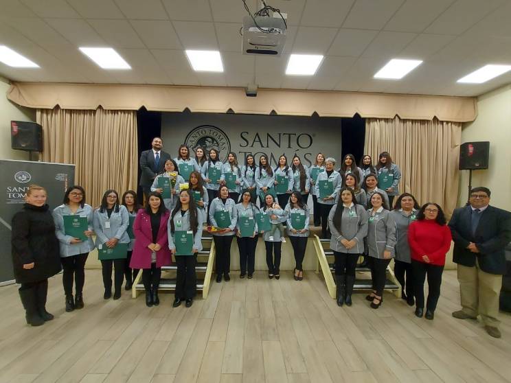70 Estudiantes de Servicio Social de Santo Tomás Copiapó reciben su investidura y certificaciones intermedias