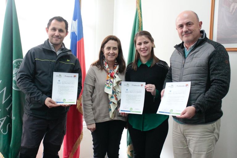 Santo Tomás Talca firma compromiso con mutual de seguridad para formar parte del Programa Empresa Competitiva (PEC)