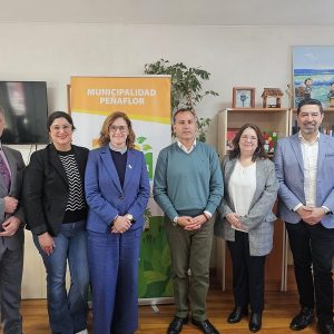 Firma de convenio entre UST Santiago y la Ilustre Municipalidad de Peñaflor