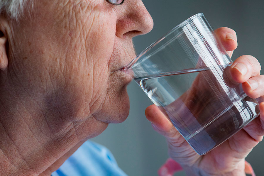 Hidratación en personas mayores, un desafío en la nutrición