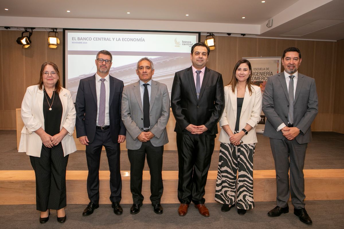 Consejero del Banco Central dicta clase magistral a estudiantes de la FEN UST