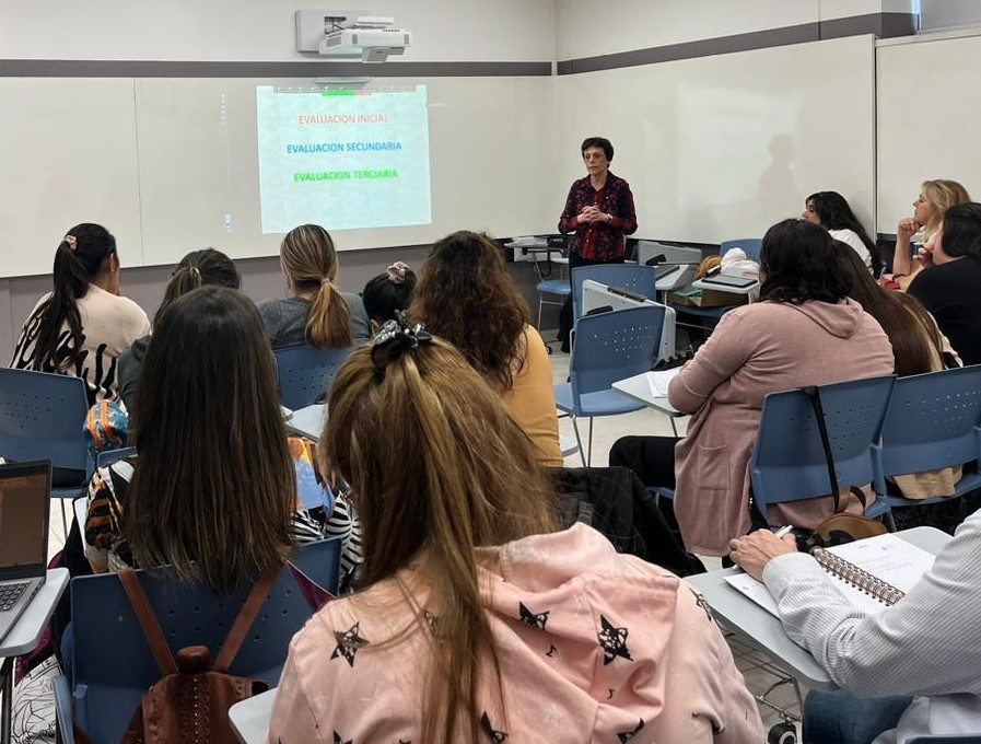 UST y UAI de Argentina realizan Clase Espejo "Cuidados de Enfermería en el Paciente Crítico Pediátrico"