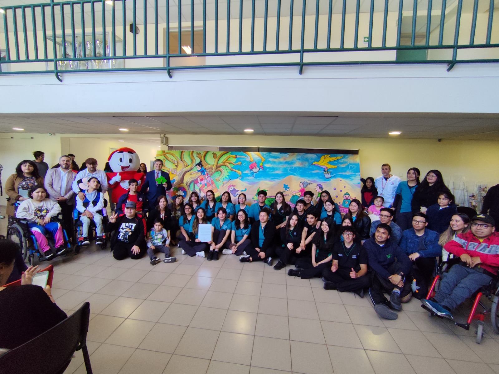 Santo Tomás se vuelve la primera universidad en la región en contar con un mural realizado entre estudiantes y usuarios de Teletón