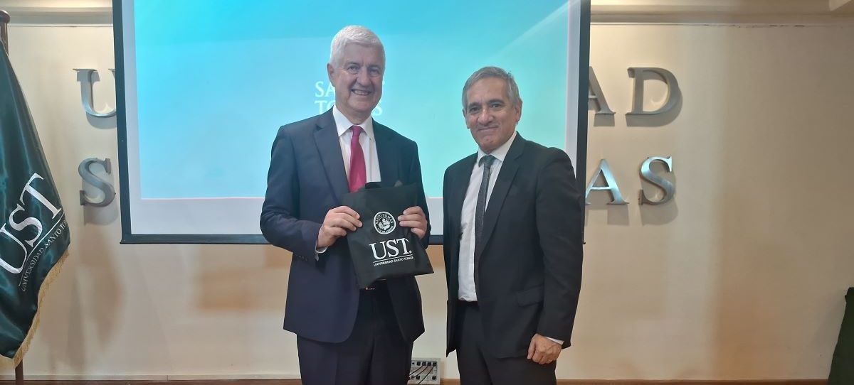 Director del SII analiza los desafíos de la nueva Ley de Cumplimiento Tributario en seminario UST