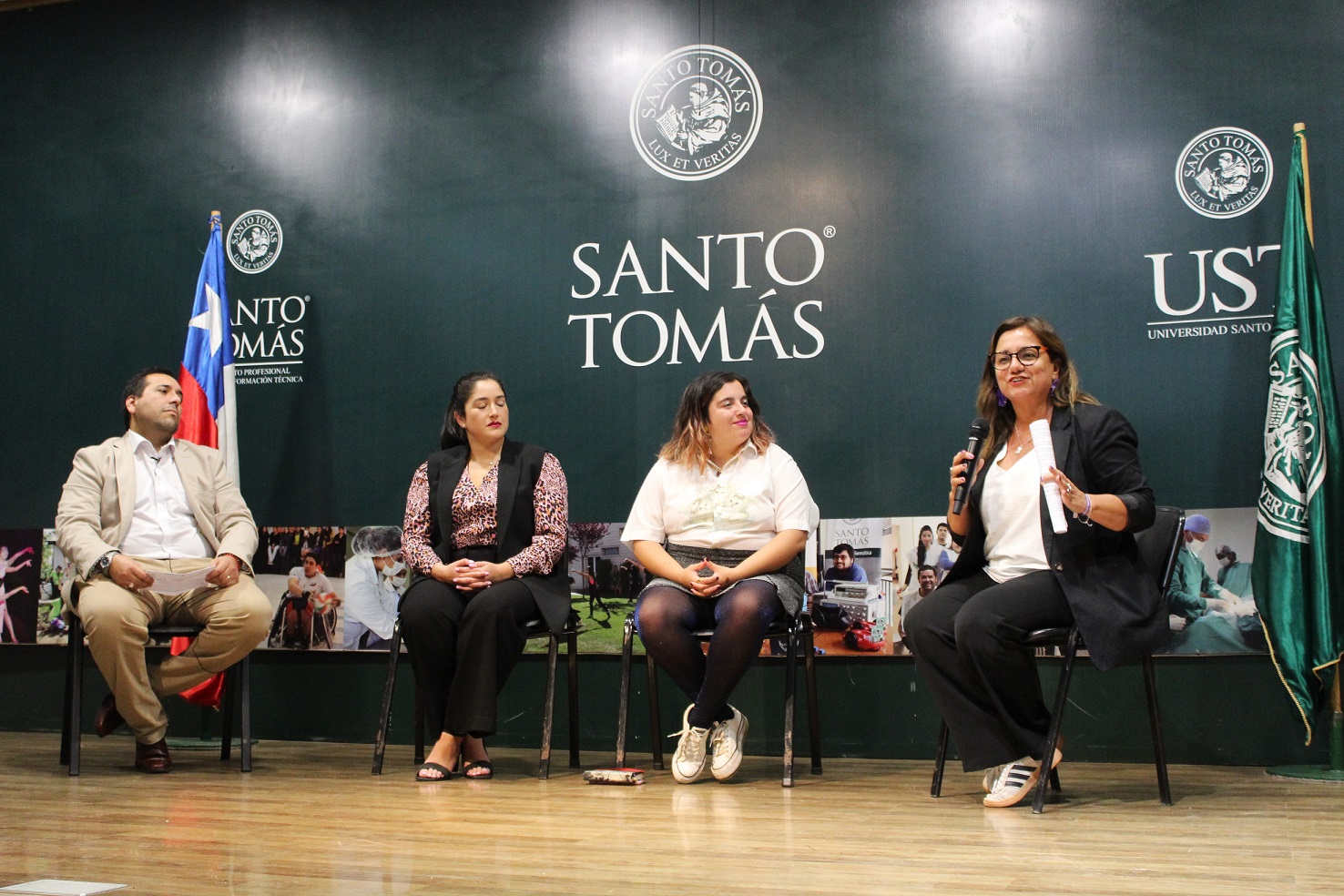 Conversatorio abordó liderazgo femenino en carreras de  ...